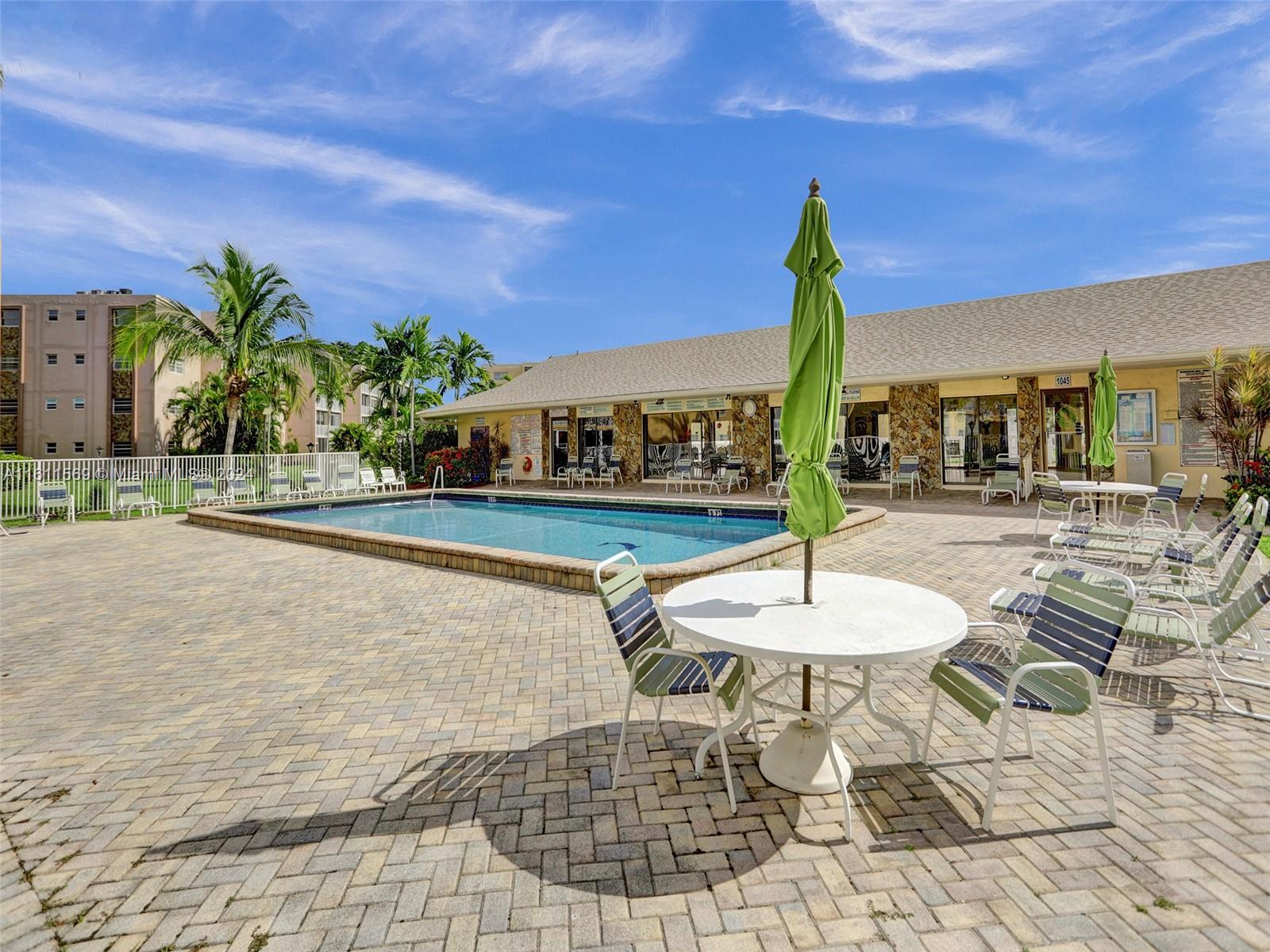 MEADOWBROOK LAKES CONDO - Residential