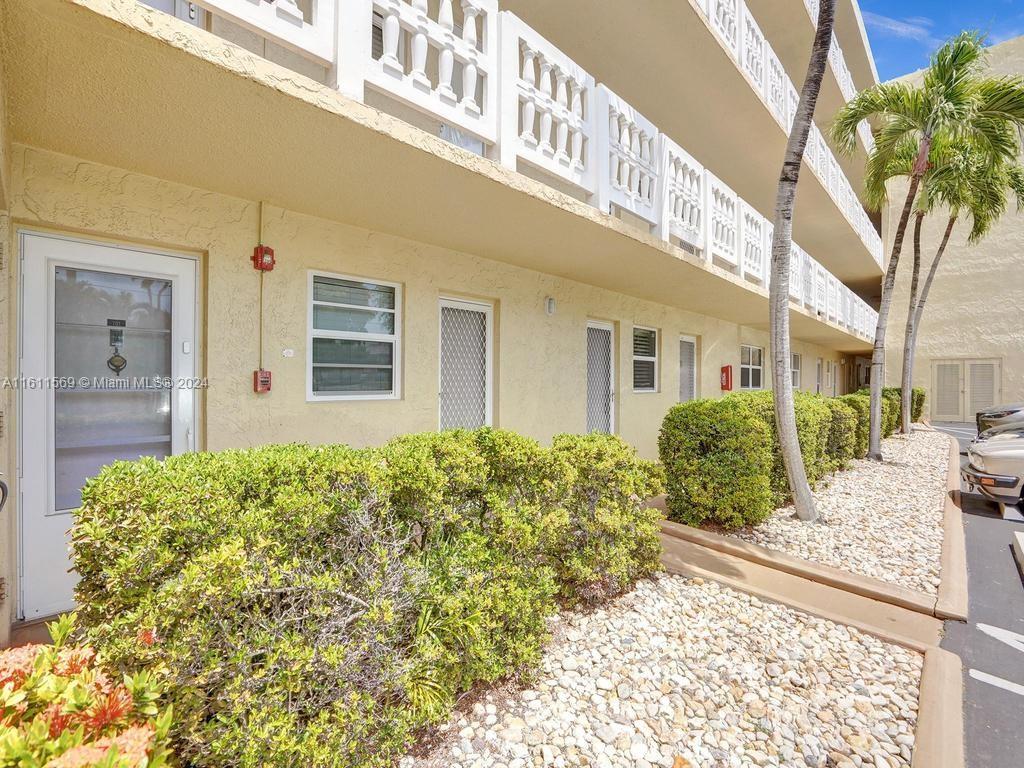 MEADOWBROOK LAKES CONDO - Residential