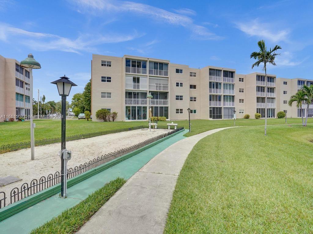MEADOWBROOK LAKES CONDO - Residential