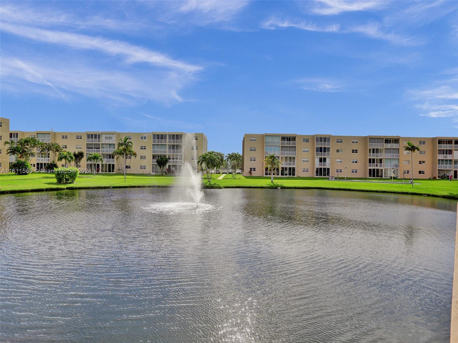 MEADOWBROOK LAKES CONDO - Residential