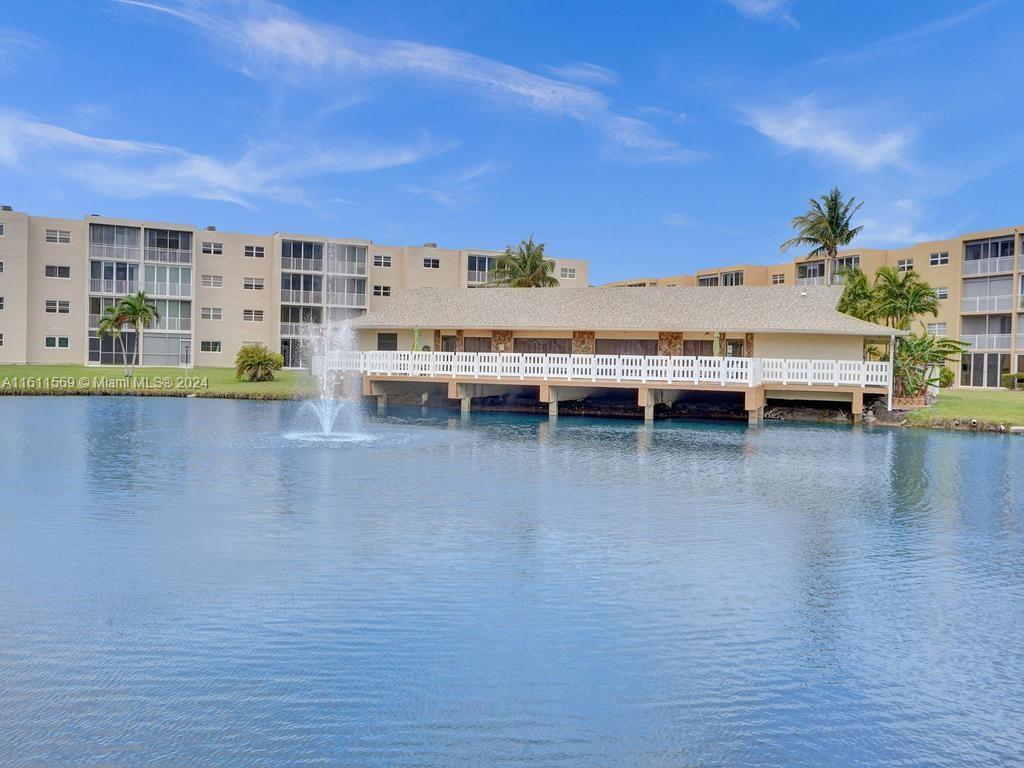 MEADOWBROOK LAKES CONDO - Residential
