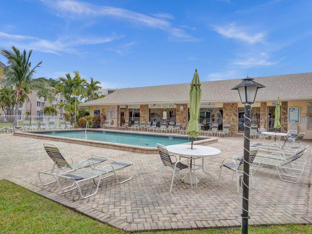 MEADOWBROOK LAKES CONDO - Residential