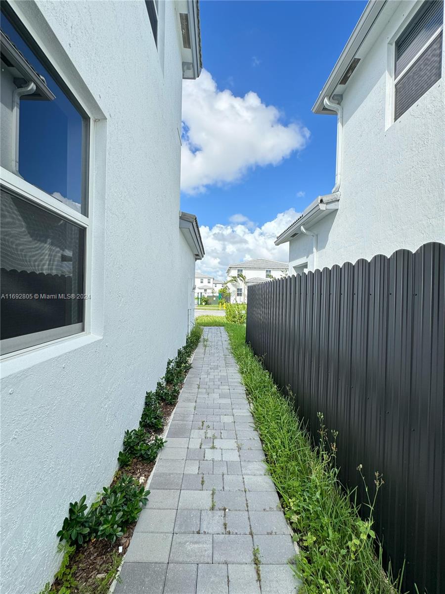 KINGS GROVE - Residential Lease