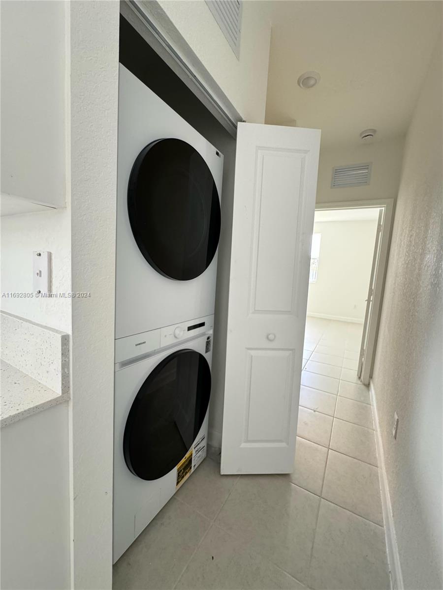 KINGS GROVE - Residential Lease