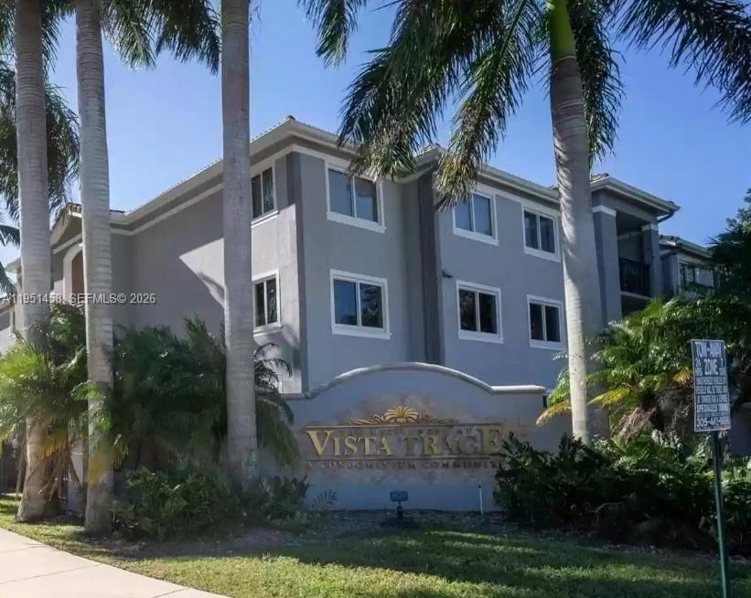 VISTA TRACE CONDO - Residential