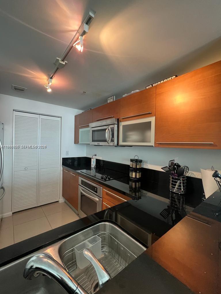 VIZCAYNE SOUTH CONDO - Residential