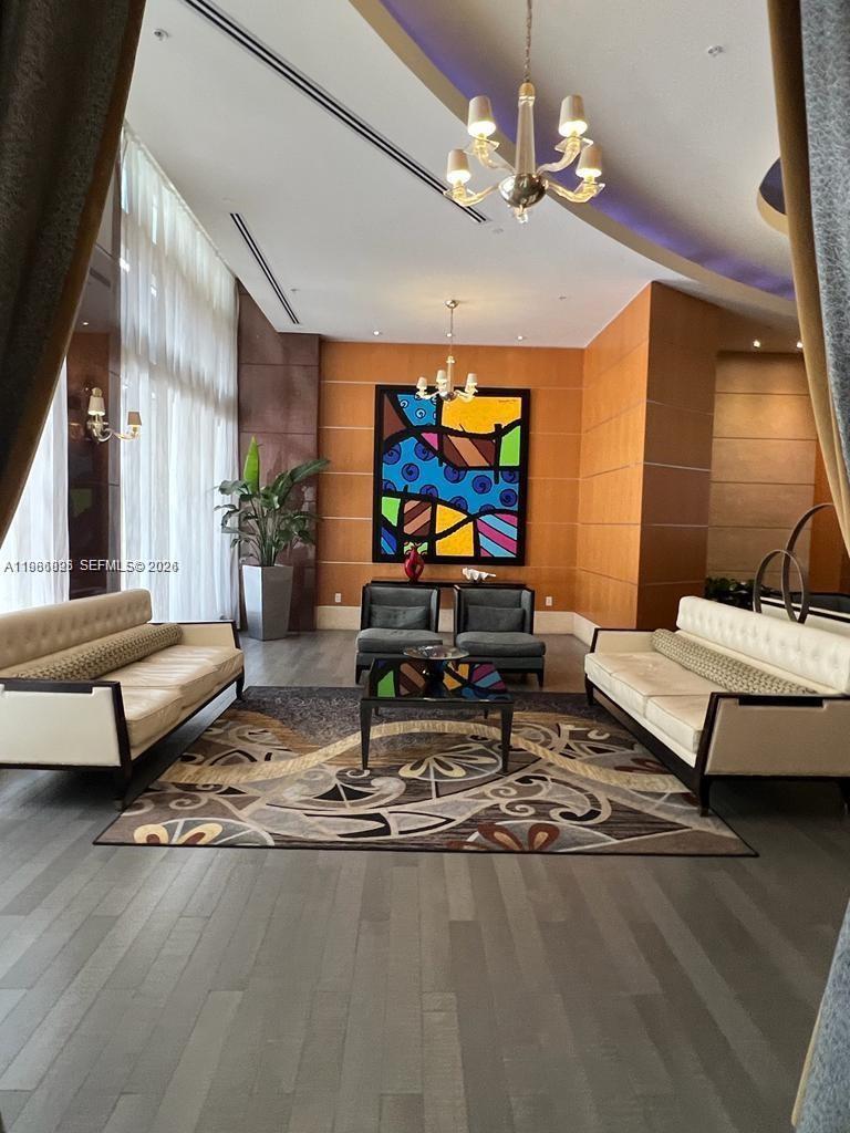 VIZCAYNE SOUTH CONDO - Residential