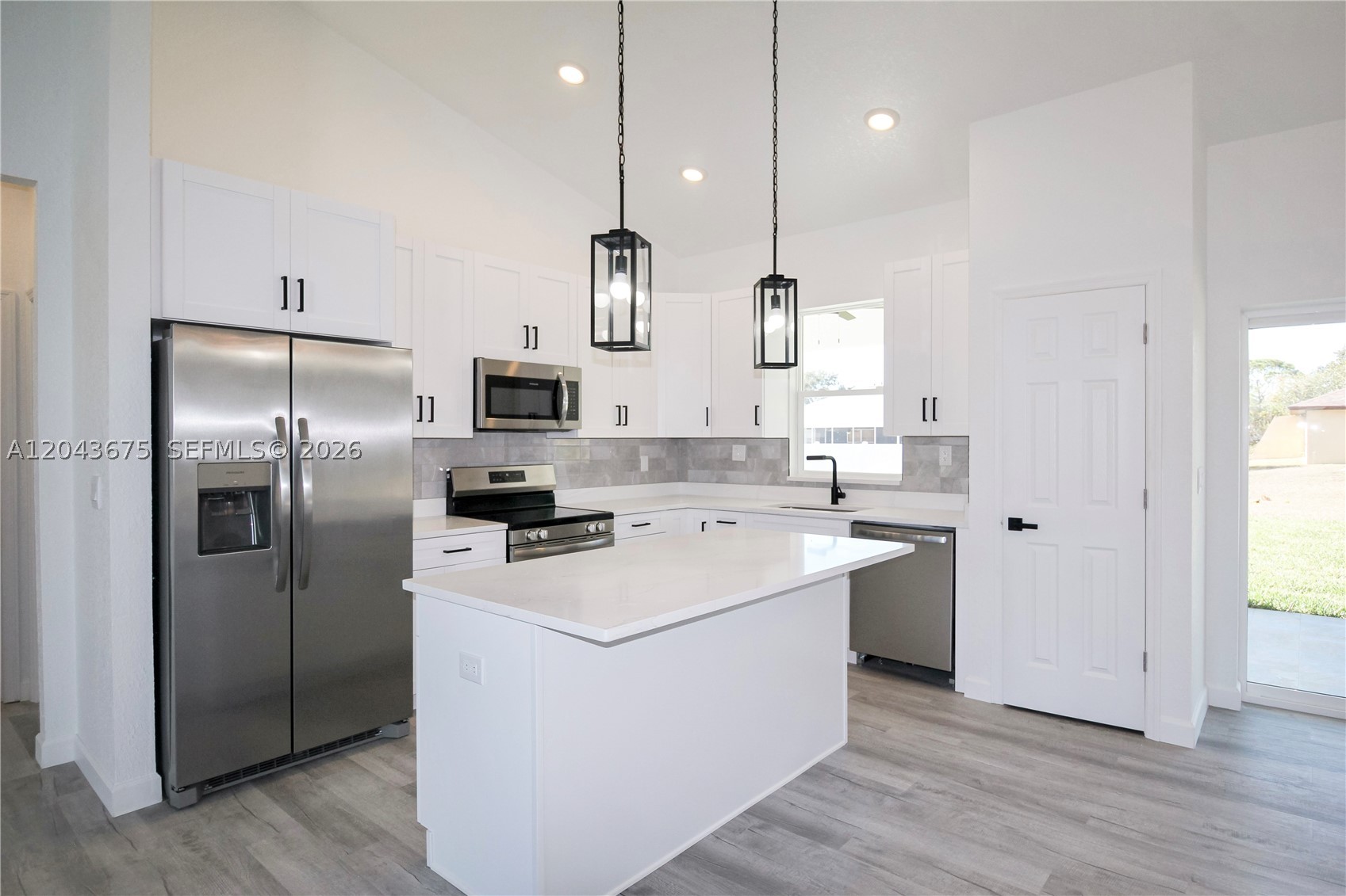 SUN N LAKE EST OF SEBRING - Residential