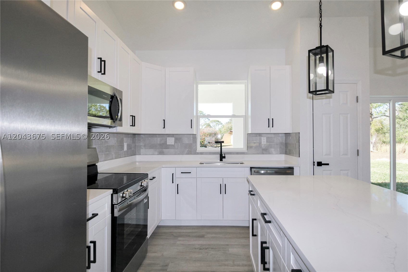 SUN N LAKE EST OF SEBRING - Residential
