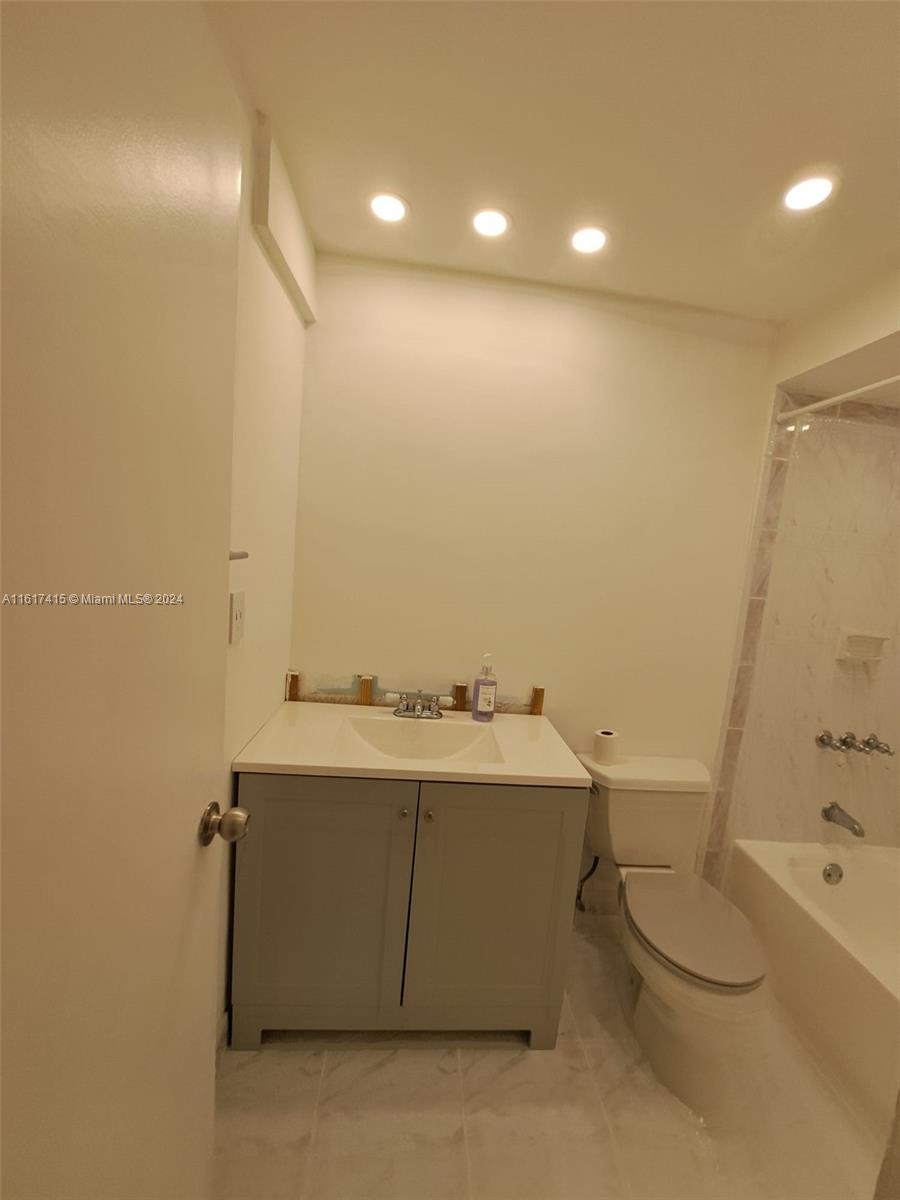 AVILA CONDO - Residential