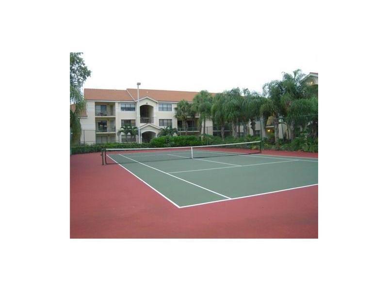 HOLLYWOOD PARC - Residential Lease