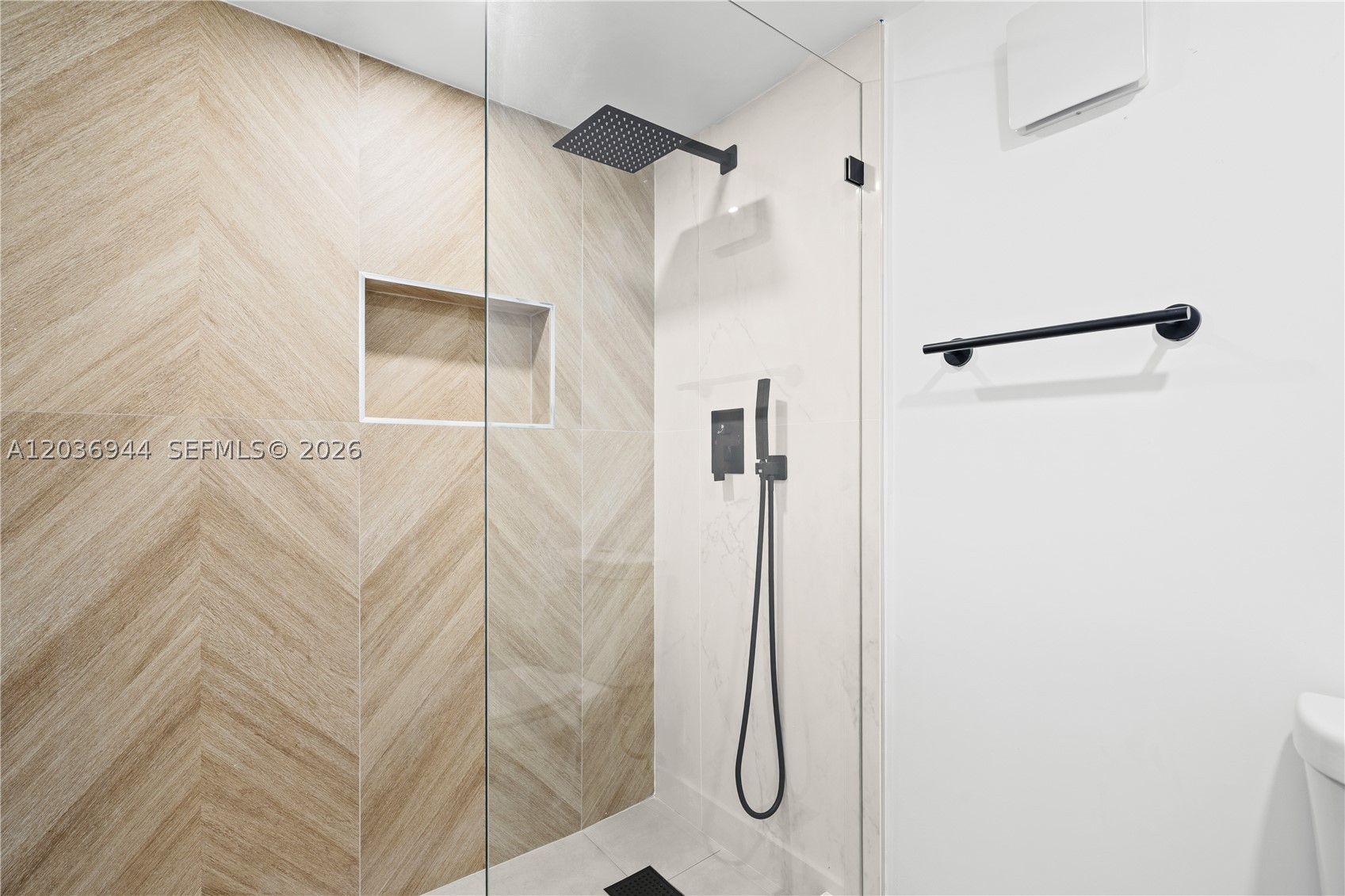 NARANJA LAKES CONDO NO 5 - Residential Lease