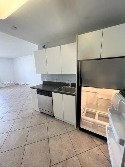 401 BLU OF NORTH BEACH CO - Residential Lease
