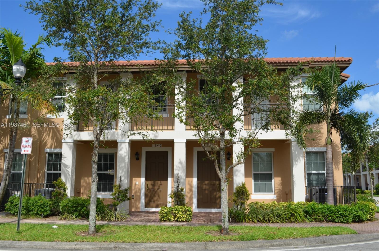 Comfortable and bright townhouse with 3 bedrooms, 3 bathrooms, plus a loft in the community of Cobblestone! Enjoy a flexible layout with one bedroom and full bath on the first floor, 2-car garage, private courtyard, and balcony. Modern kitchen with stainless steel appliances and granite counters, front-loading washer/dryer, and hurricane-impact windows throughout. 
Enjoy all of the included amenities that community has to offer- swimming pool, fitness center, playroom, playgrounds, 24-hour security and more. Cobblestone is in close proximity to 75, making your commute less stressful. Enjoy the nearby shopping center which includes Whole Foods and many other restaurants and shops.  Seller will contribute $10,000 towards buyers closing cost.  Bring Buyers!!!
