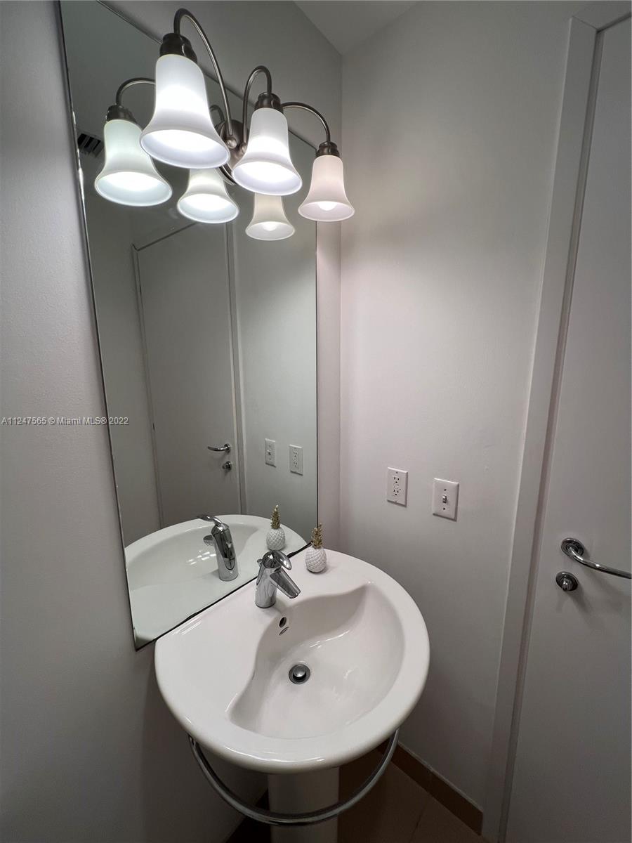 MET 1 CONDO - Residential