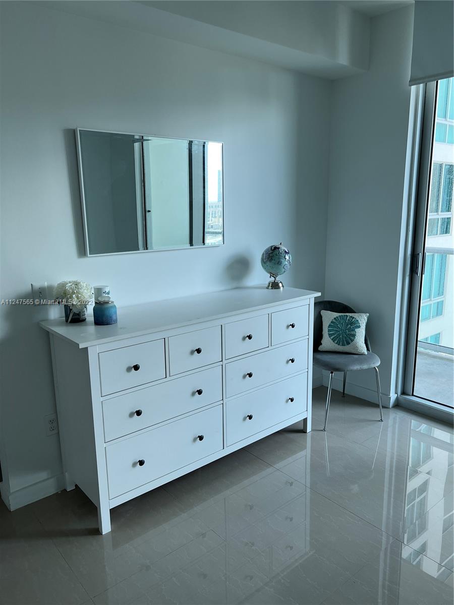 MET 1 CONDO - Residential