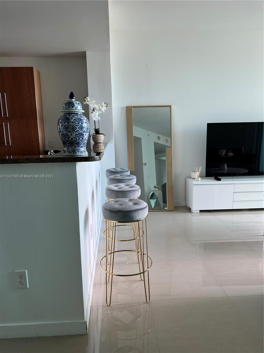 MET 1 CONDO - Residential