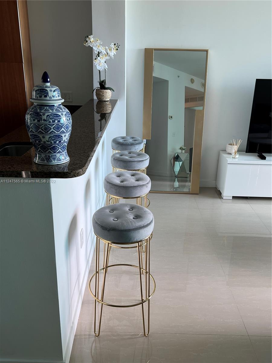 MET 1 CONDO - Residential
