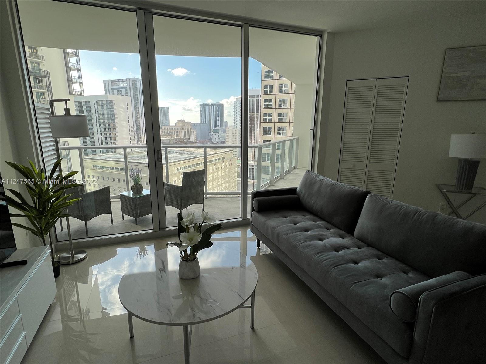 Renovated Beautiful Sunset and City views from this 1 bed/1 bath with balcony residence. Floor to ceiling glass windows. Open kitchen stainless steel appliances. 1 assigned parking space. Prime location. Met1 Tower is located in the heart of downtown w/ luxury amenities including fitness center, Pool, Hot Tub & Spa, billiard room, business center, kid’s playroom, 24 hour front desk, valet parking, and restaurant on site. Within walking distance from Whole Foods, Silver Spot Cinema, Metro-mover, Miami Heat Arena, Restaurants, Brickell City Centre and much more.