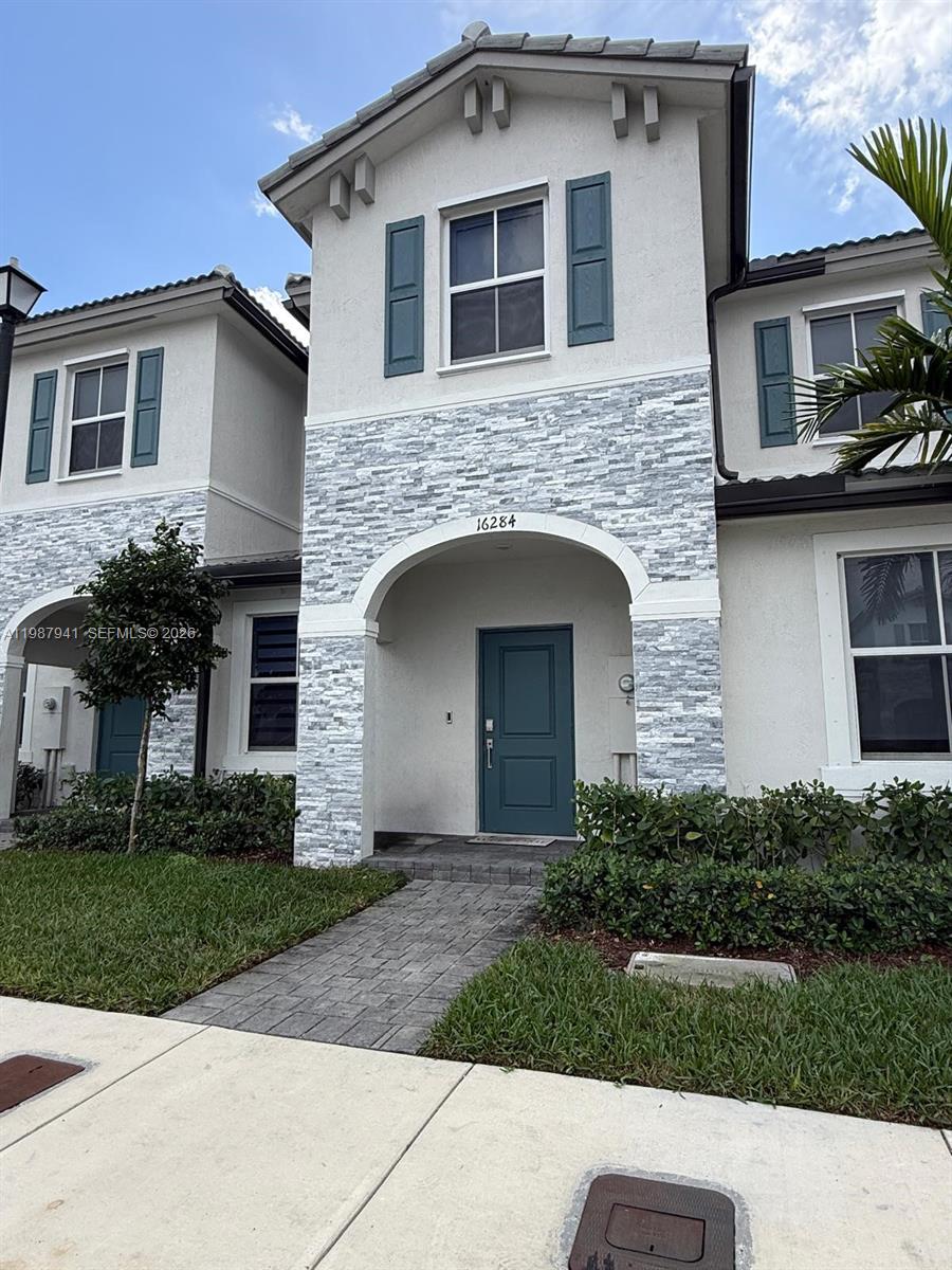 CEDAR POINTE - Residential