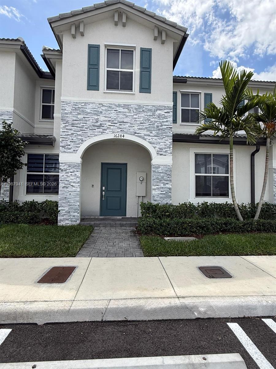 CEDAR POINTE - Residential