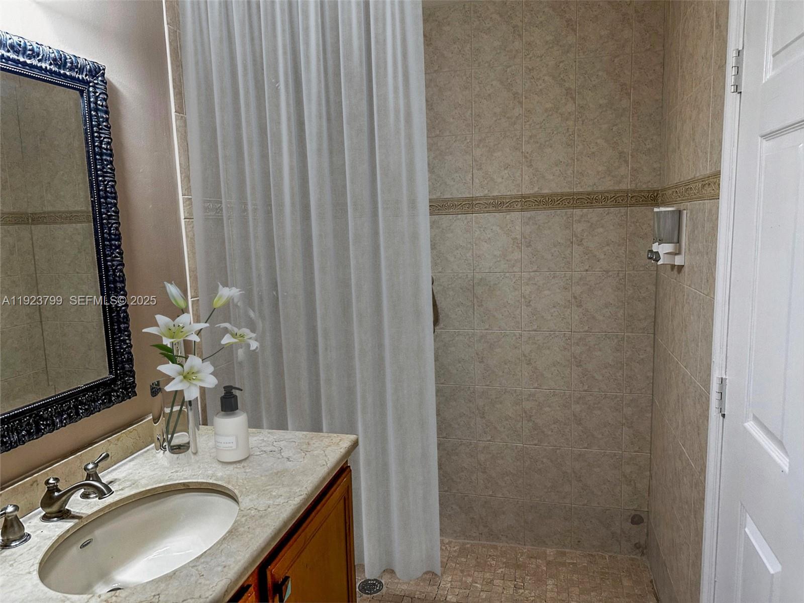 GRANADA GRAND CONDO - Residential Lease