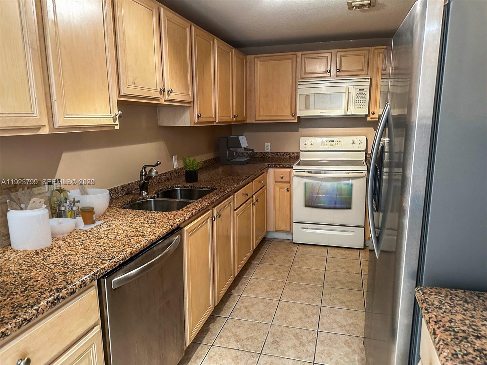 GRANADA GRAND CONDO - Residential Lease