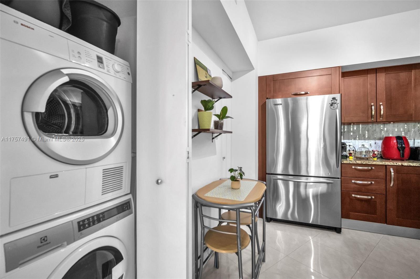 TURNBERRY VLG NO TOWER CO - Residential