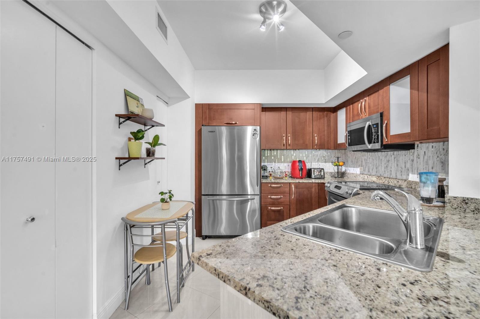 TURNBERRY VLG NO TOWER CO - Residential