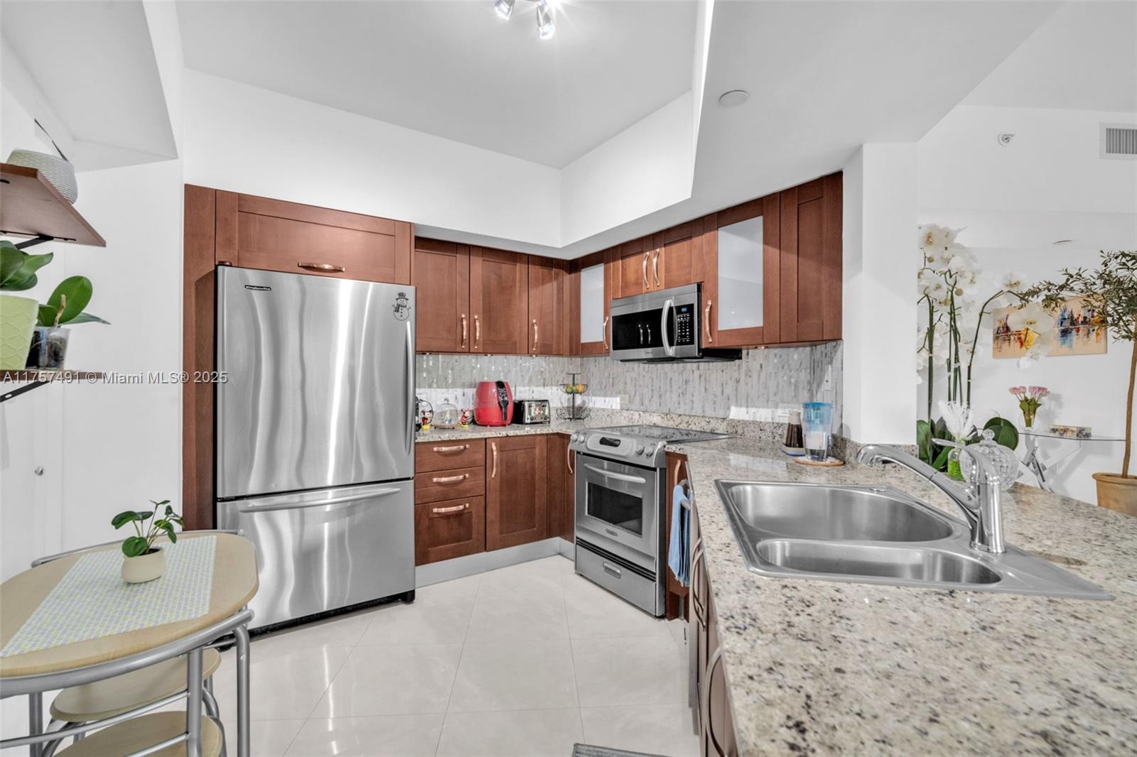 TURNBERRY VLG NO TOWER CO - Residential