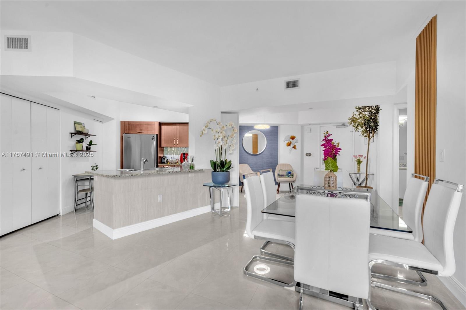 TURNBERRY VLG NO TOWER CO - Residential
