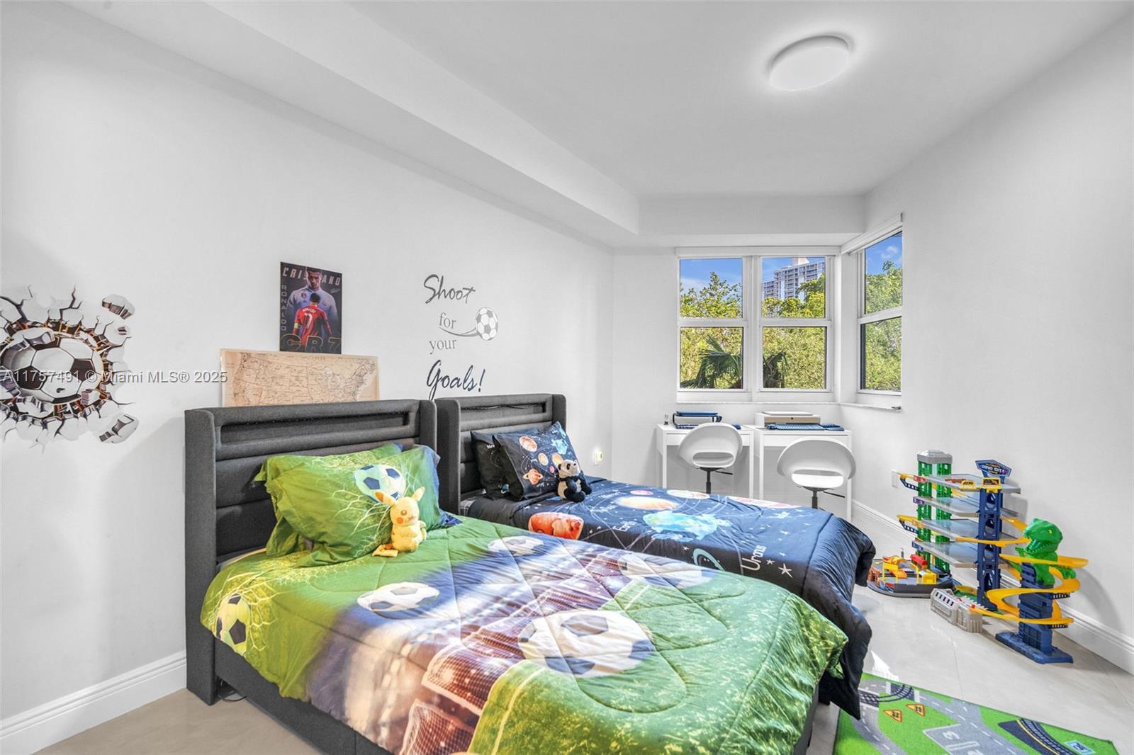 TURNBERRY VLG NO TOWER CO - Residential