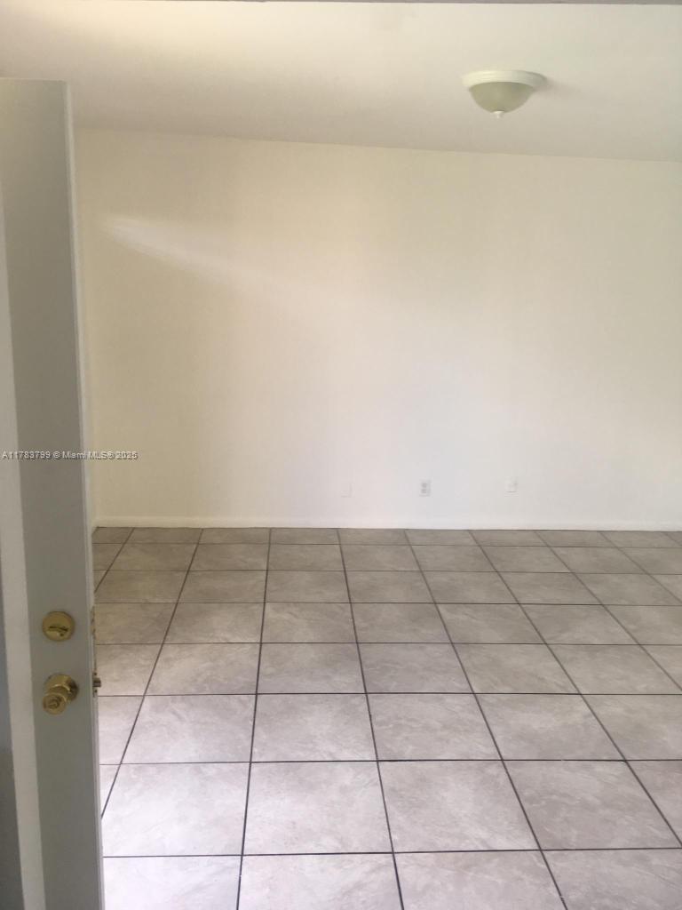 COURTS AT OAKLAND PARK - Residential Lease