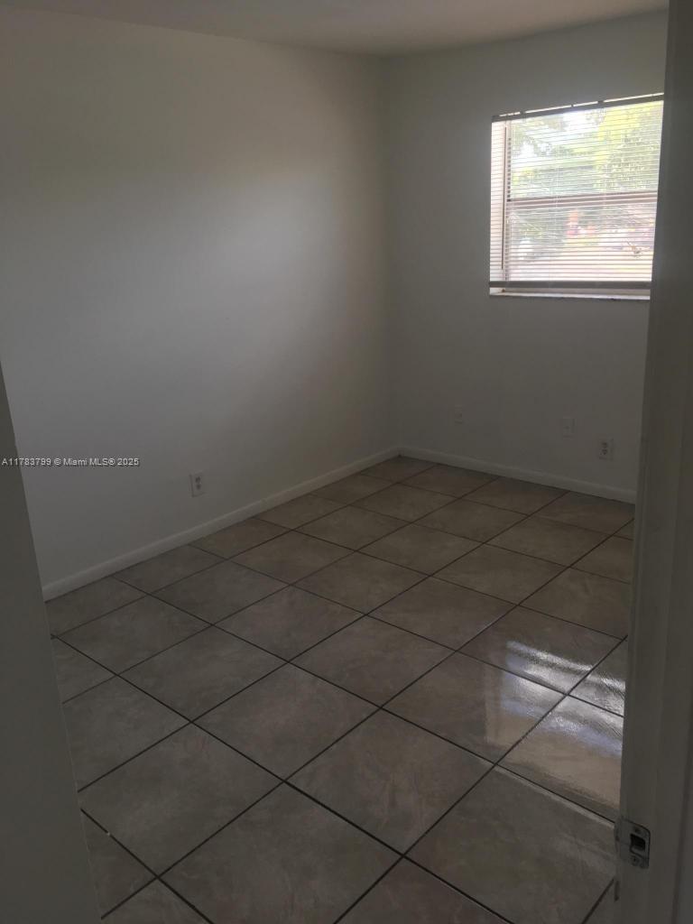 COURTS AT OAKLAND PARK - Residential Lease