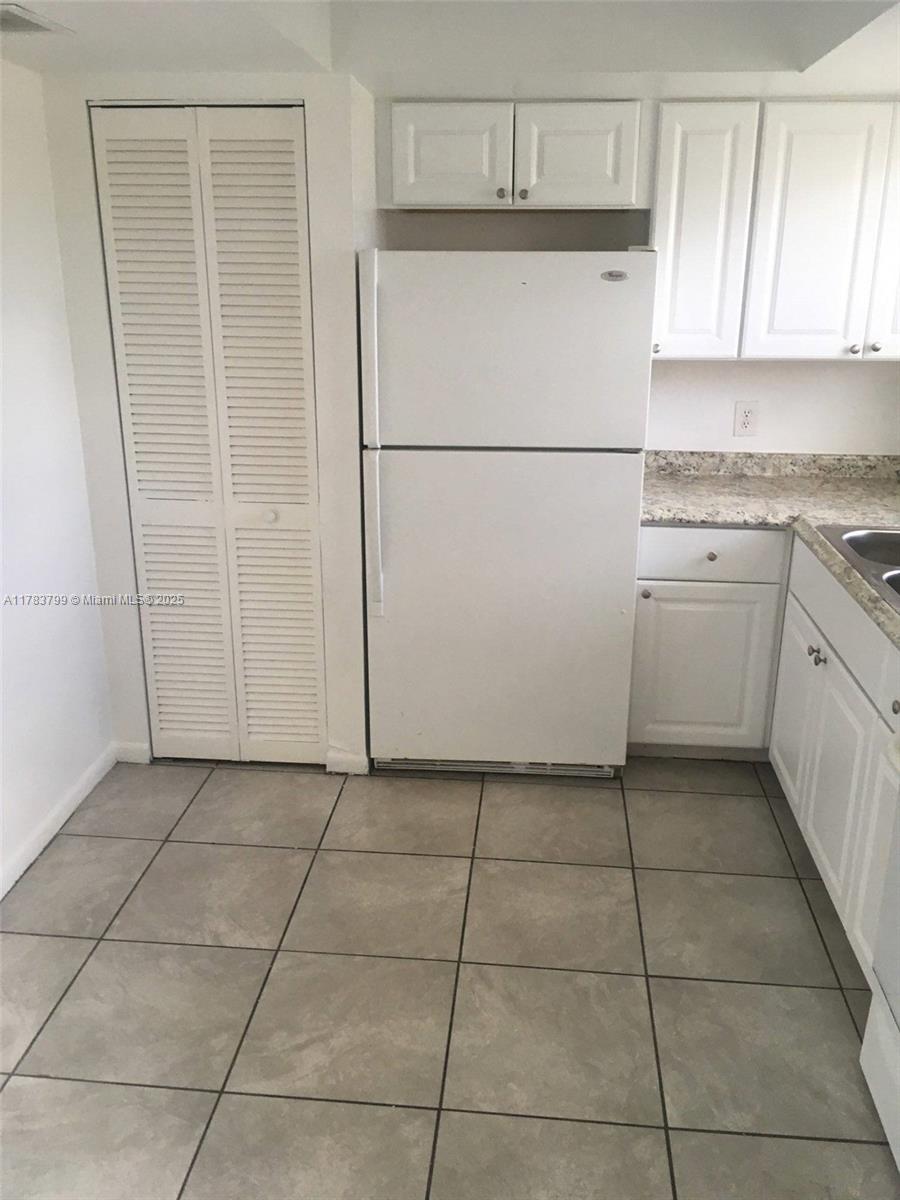 COURTS AT OAKLAND PARK - Residential Lease