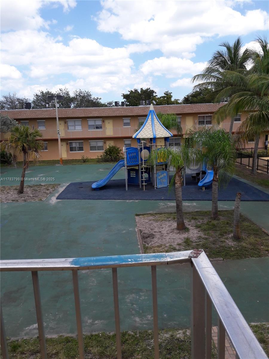 COURTS AT OAKLAND PARK - Residential Lease