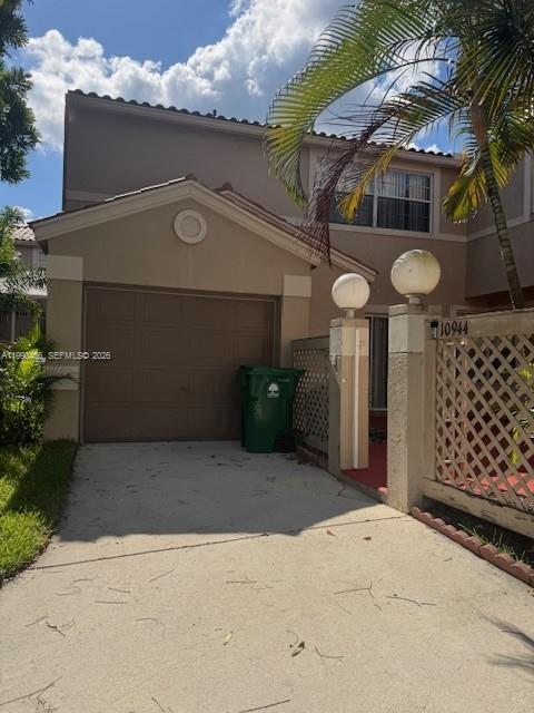 EMBASSY LAKES - Residential