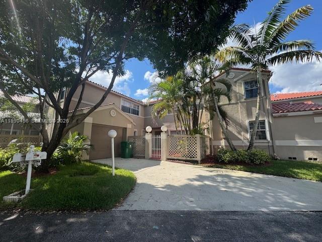EMBASSY LAKES - Residential