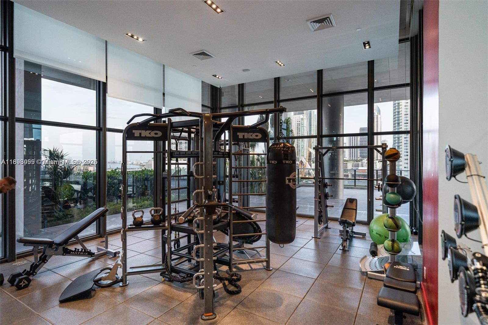 CANVAS CONDO - Residential