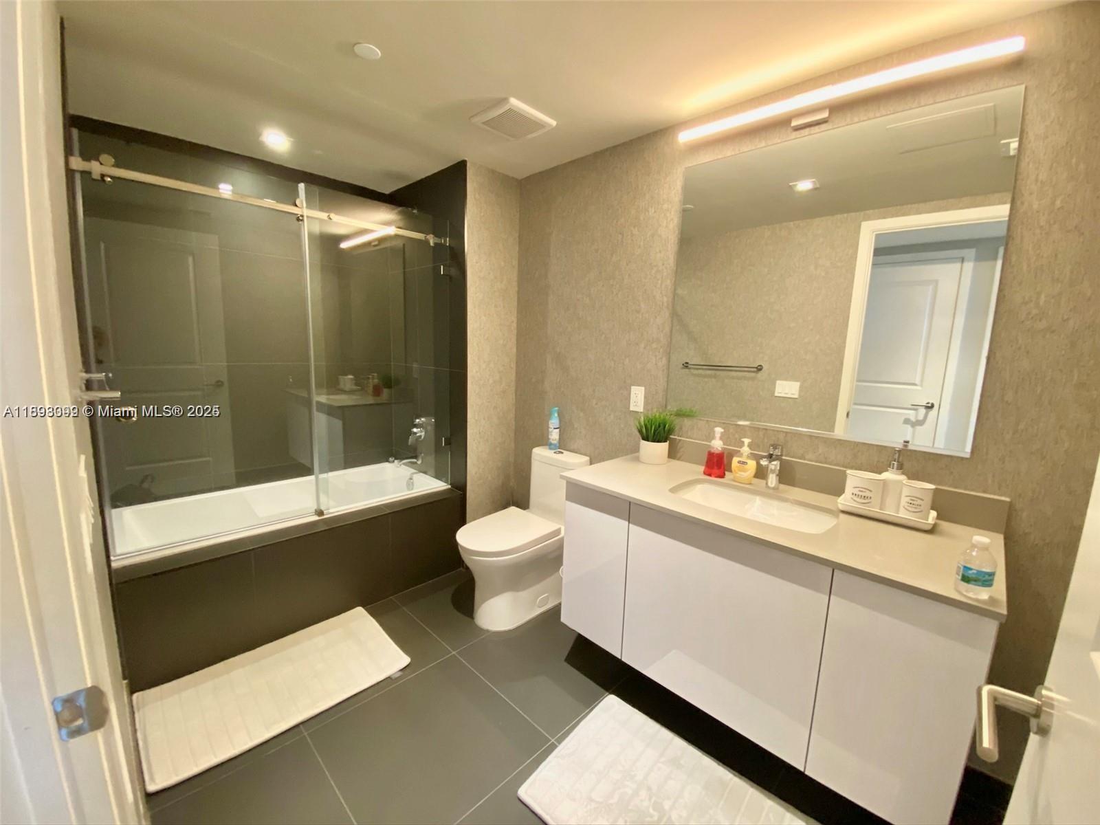CANVAS CONDO - Residential