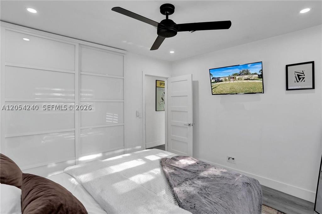 HOLLYWOOD HILLS - Residential