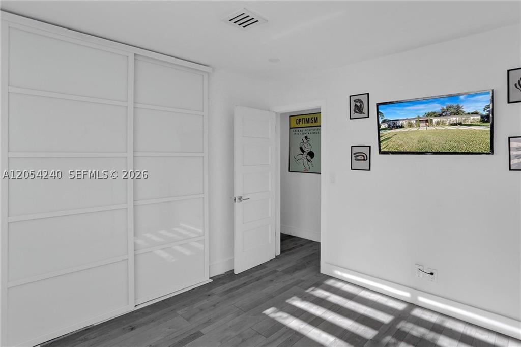 HOLLYWOOD HILLS - Residential