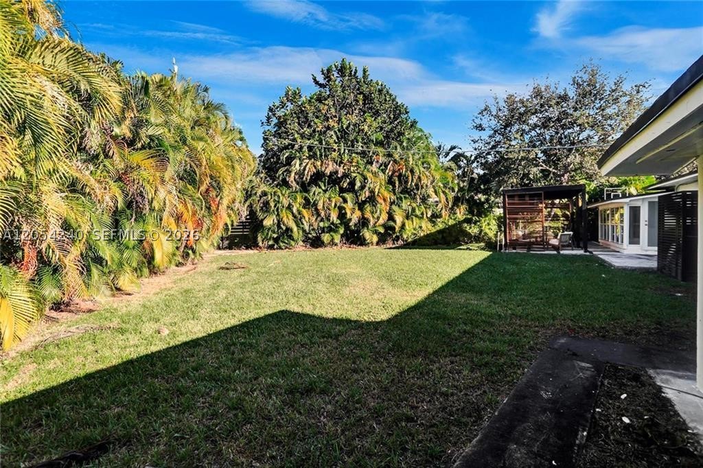 HOLLYWOOD HILLS - Residential