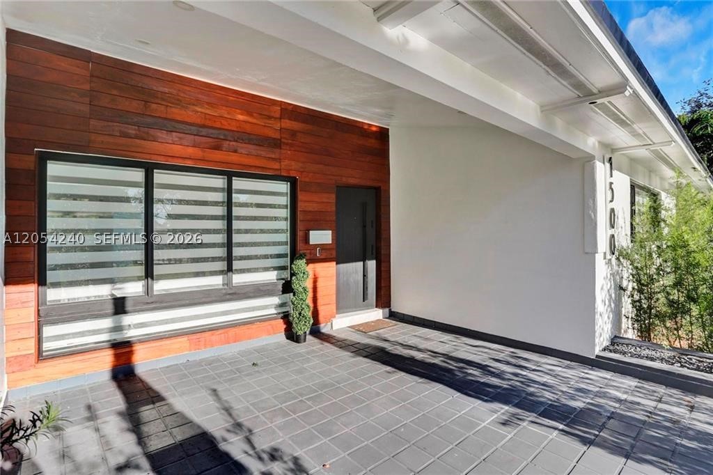 HOLLYWOOD HILLS - Residential