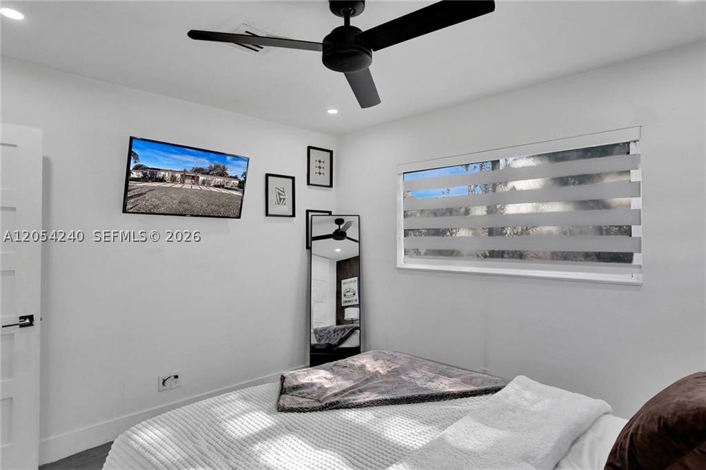 HOLLYWOOD HILLS - Residential