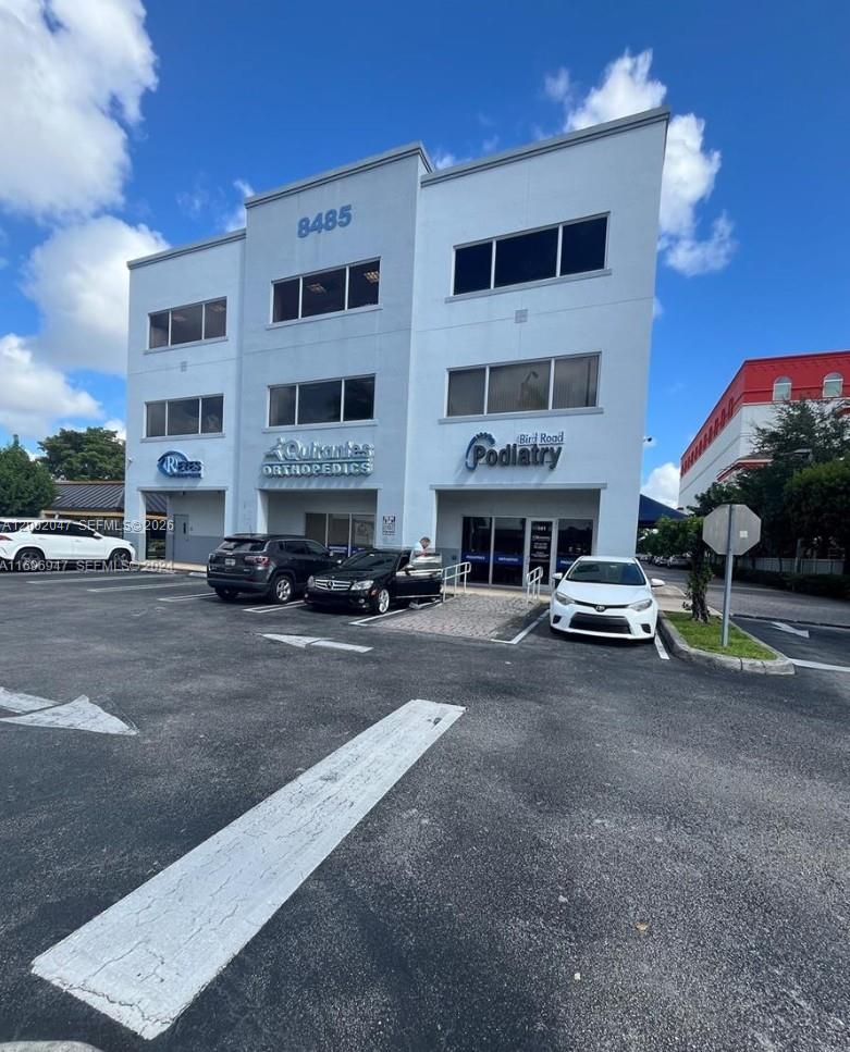 Open your business on Miami’s vibrant Bird Road. This 3rd floor office space, located in the heart of Miami, offers 1200 square feet with 2 dedicated offices, a spacious conference room and a lobby area. It is well-suited for various uses, including a Insurance office, medical office, creative workspace, or law office. The property boasts excellent signage visibility and is situated in one of the most sought-after sections of Bird Road, featuring great walkability and a rich cultural environment. The area benefits from excellent public transportation and is conveniently close to major neighborhoods and expressways.