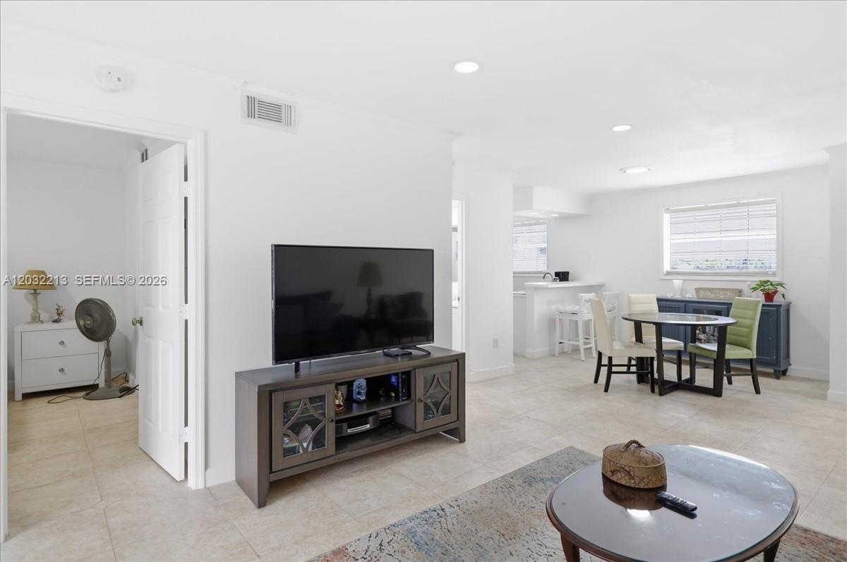 KEYS GATE CONDO NO SIX - Residential