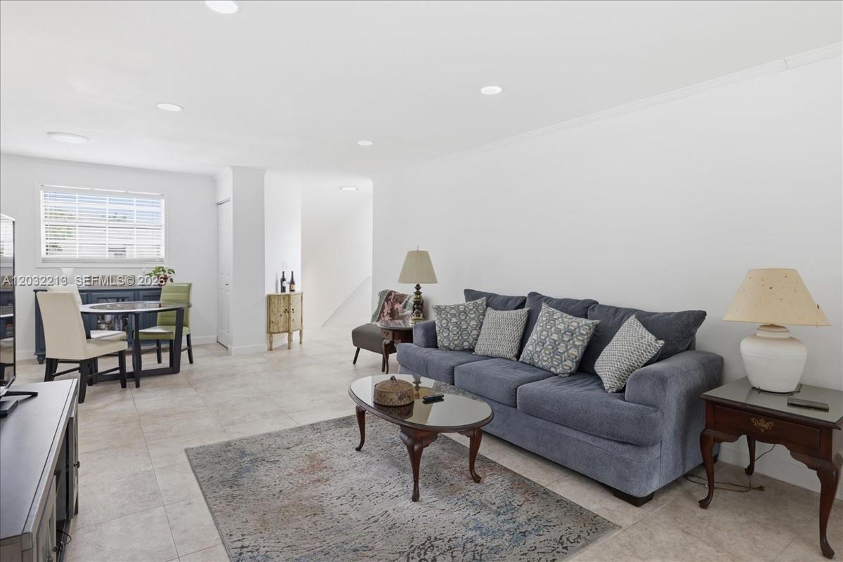 KEYS GATE CONDO NO SIX - Residential