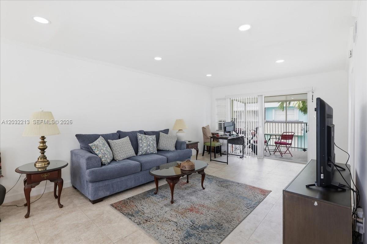 KEYS GATE CONDO NO SIX - Residential