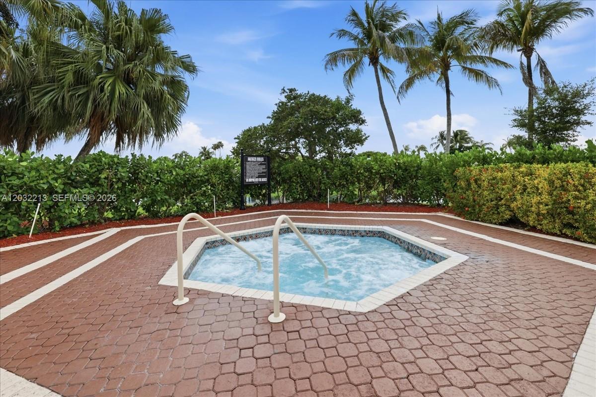 KEYS GATE CONDO NO SIX - Residential